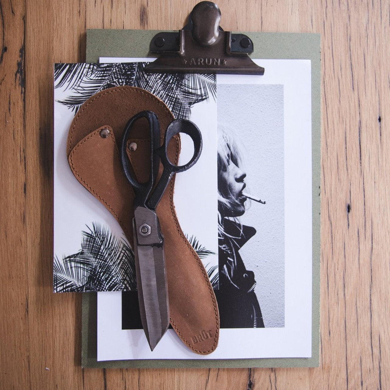 All Purpose scissors with leather sleeve – Brut