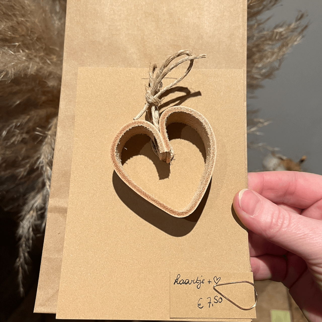 Blanco Kaartje met Lederen hartje